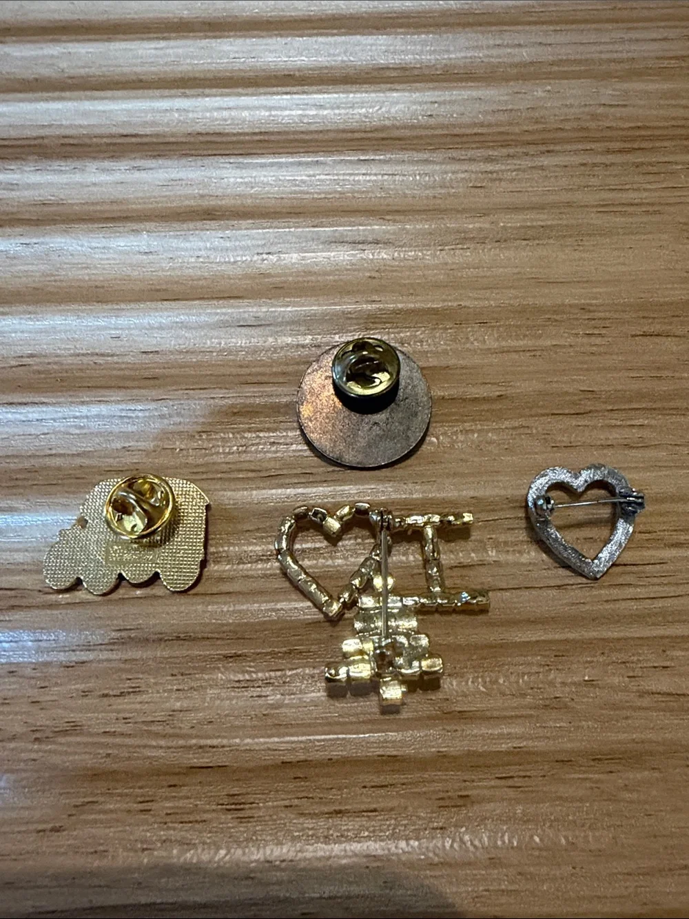 Mixed Lot of 4 Brooches/Pins